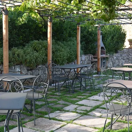 Farm stay Borgo De Brandi *